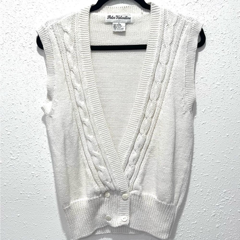 White V-Neck Sweater with Ribbed Knit Pattern Small‎